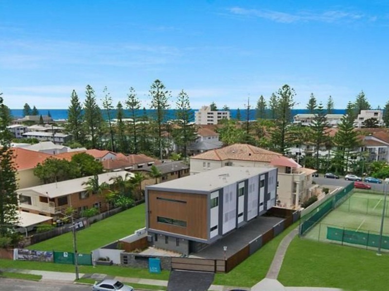 2/2097 Gold Coast Highway, Miami QLD 4220