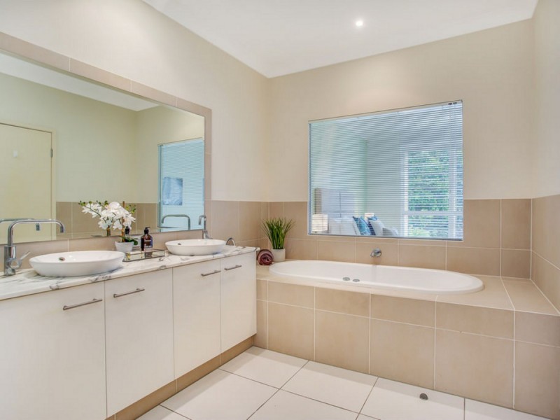 140 Easthill Drive, Robina QLD 4226