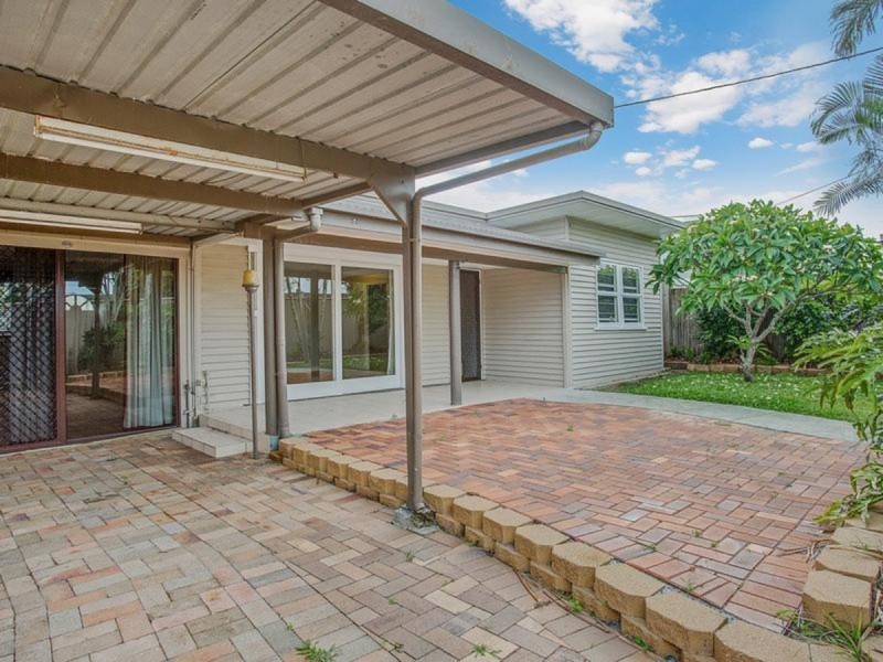 102 Central Street, Labrador QLD 4215
