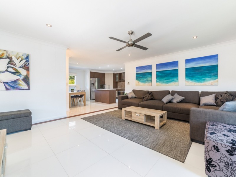 6 Tangerine Row, Ashmore QLD 4214