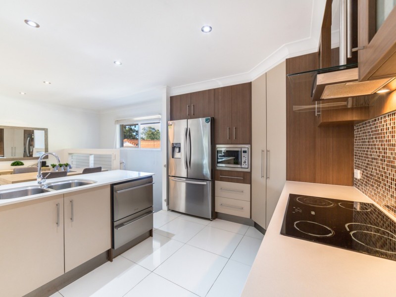 6 Tangerine Row, Ashmore QLD 4214
