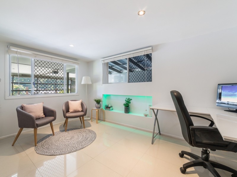 6 Tangerine Row, Ashmore QLD 4214