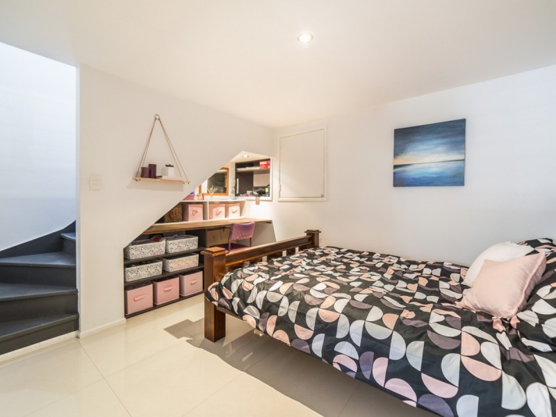 6 Tangerine Row, Ashmore QLD 4214