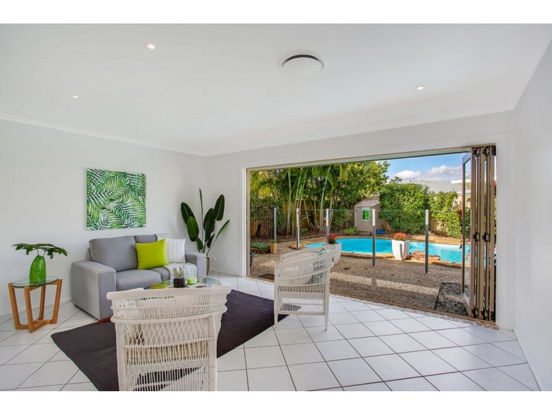 12 Whitehead Drive, Burleigh Waters QLD 4220