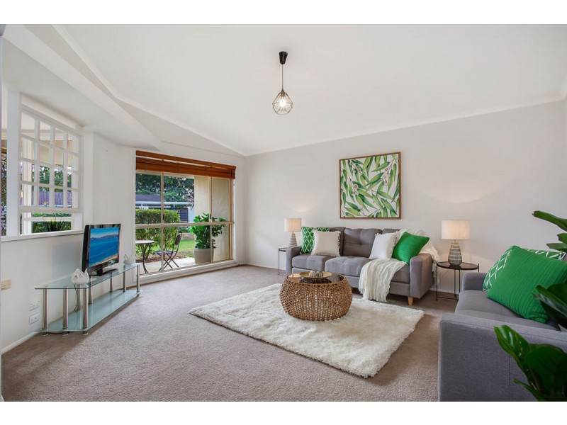 12 Whitehead Drive, Burleigh Waters QLD 4220