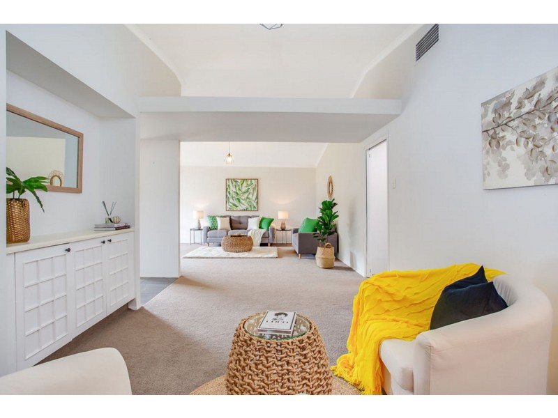 12 Whitehead Drive, Burleigh Waters QLD 4220