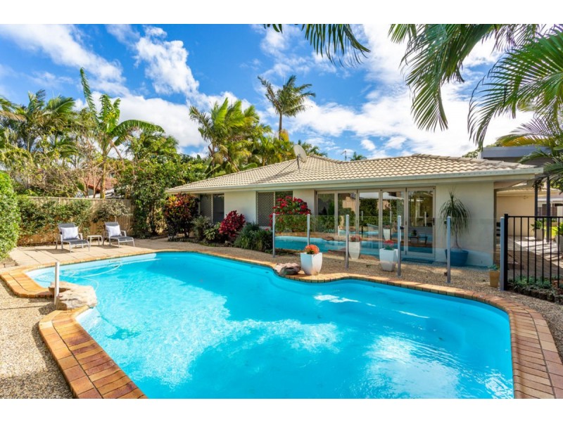 12 Whitehead Drive, Burleigh Waters QLD 4220