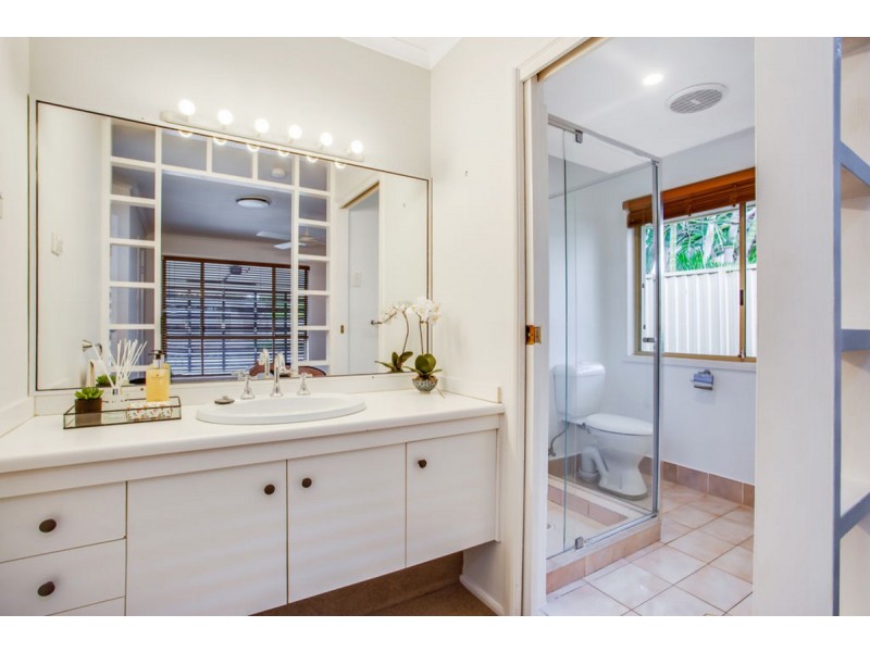 12 Whitehead Drive, Burleigh Waters QLD 4220