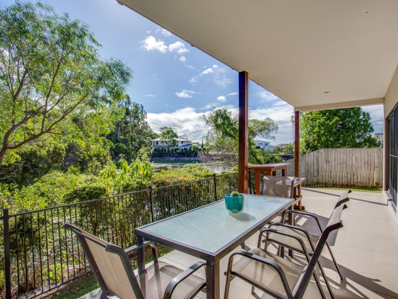 9 Laura Place, Varsity Lakes QLD 4227