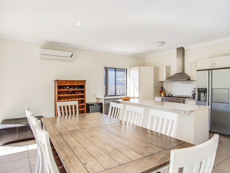 9 Laura Place, Varsity Lakes QLD 4227
