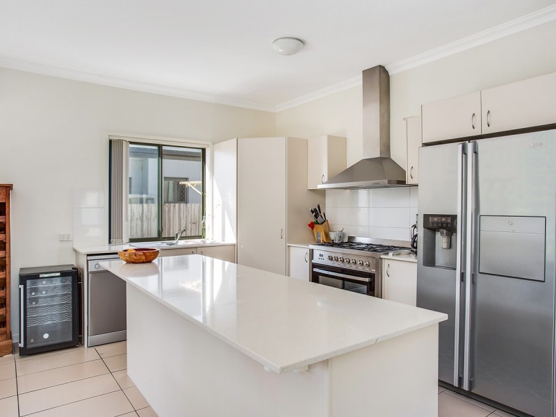 9 Laura Place, Varsity Lakes QLD 4227