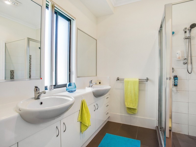 9 Laura Place, Varsity Lakes QLD 4227