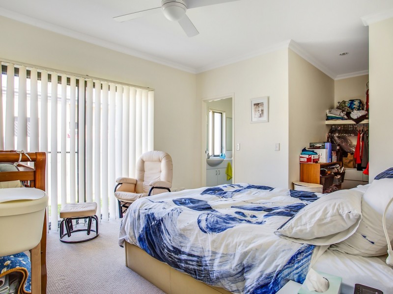 9 Laura Place, Varsity Lakes QLD 4227