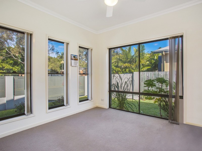 9 Laura Place, Varsity Lakes QLD 4227