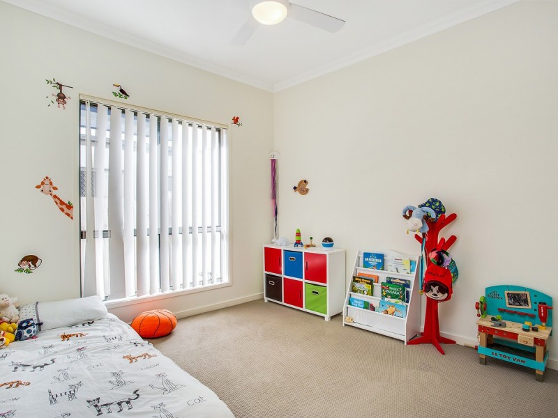 9 Laura Place, Varsity Lakes QLD 4227