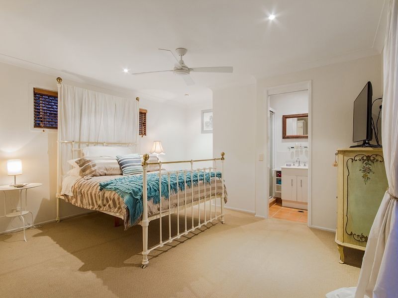 22 Barrier Reef Drive, Mermaid Waters QLD 4218