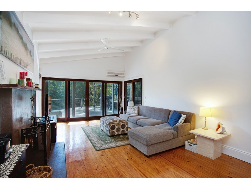 4 Coastview Crescent, Tallai QLD 4213