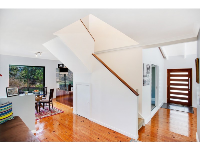 4 Coastview Crescent, Tallai QLD 4213