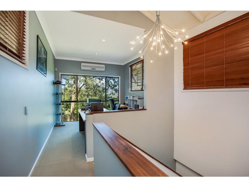 4 Coastview Crescent, Tallai QLD 4213