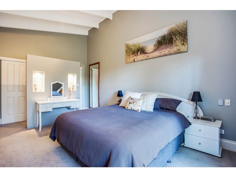 4 Coastview Crescent, Tallai QLD 4213