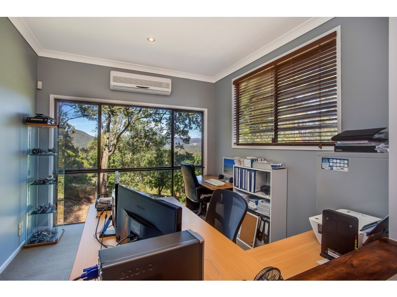 4 Coastview Crescent, Tallai QLD 4213