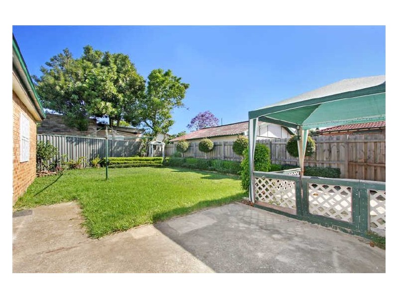 4 Gretchen Ave, Earlwood NSW 2206