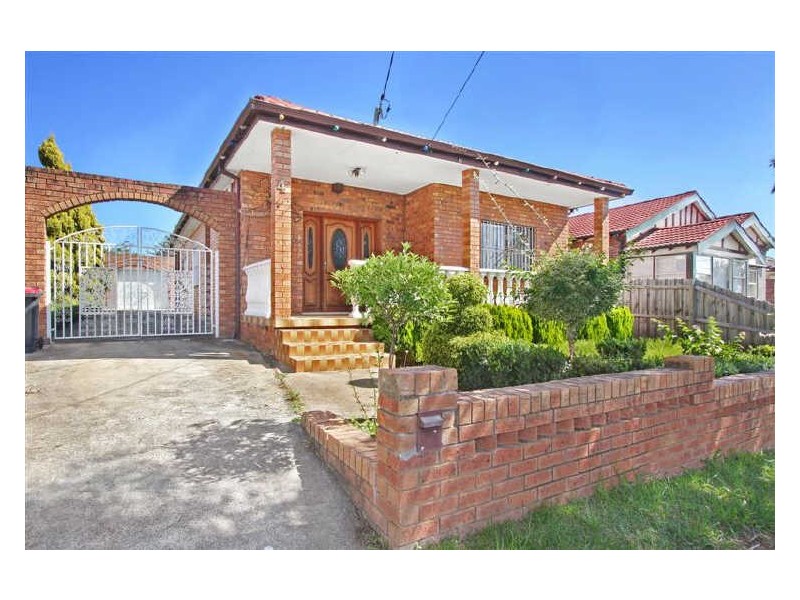 4 Gretchen Ave, Earlwood NSW 2206