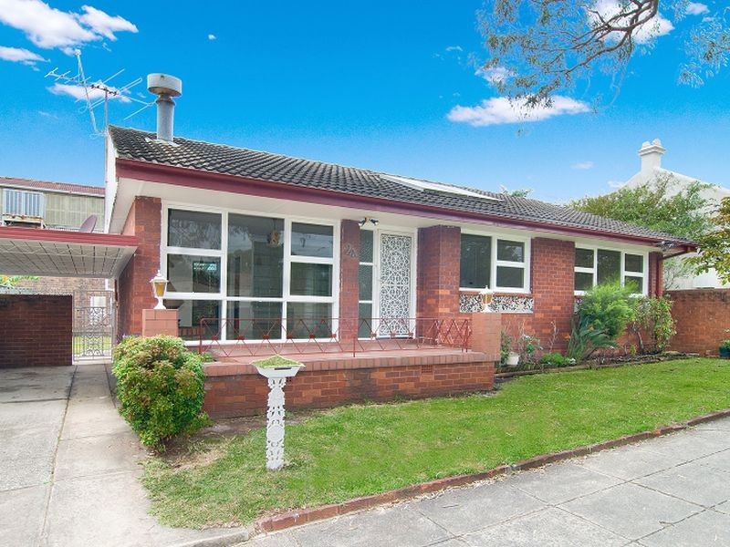 2A Leslie Street, Tempe NSW 2044