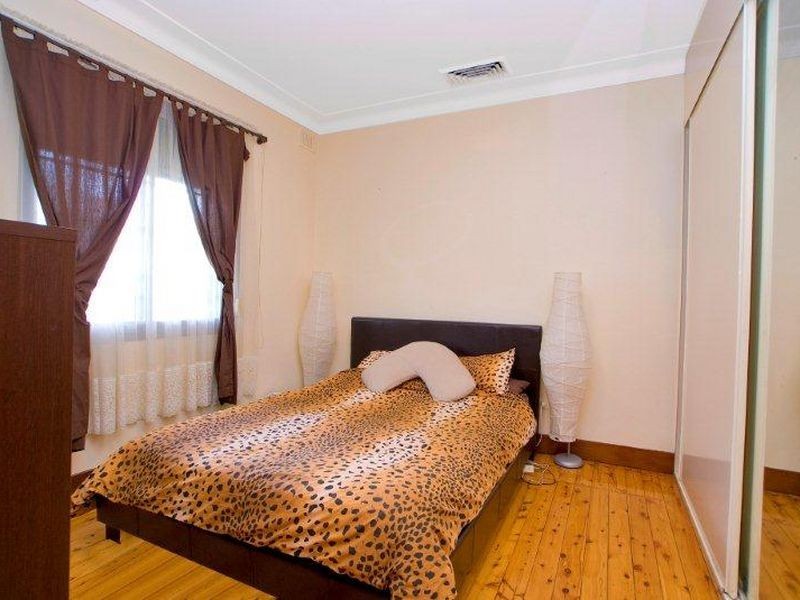 72 Park Rd, Sydenham NSW 2044