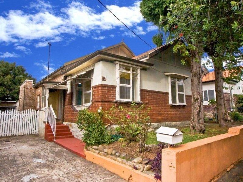 13 Napier St, Canterbury NSW 2193