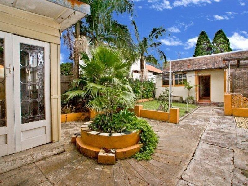 13 Napier St, Canterbury NSW 2193