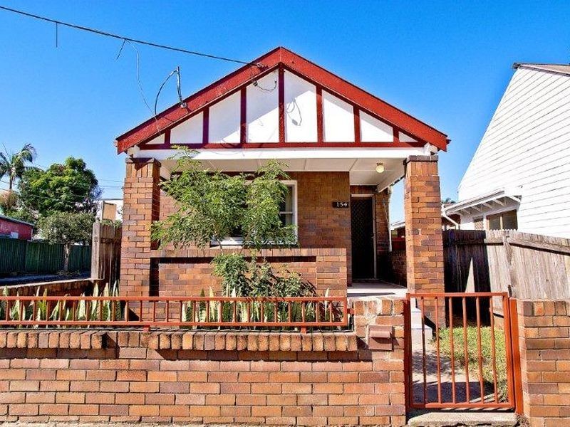 154 Unwins Bridge Rd, St Peters NSW 2044