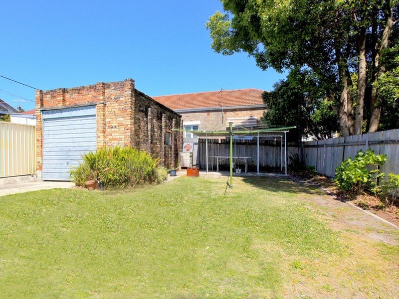 18 Collins Street, Tempe NSW 2044