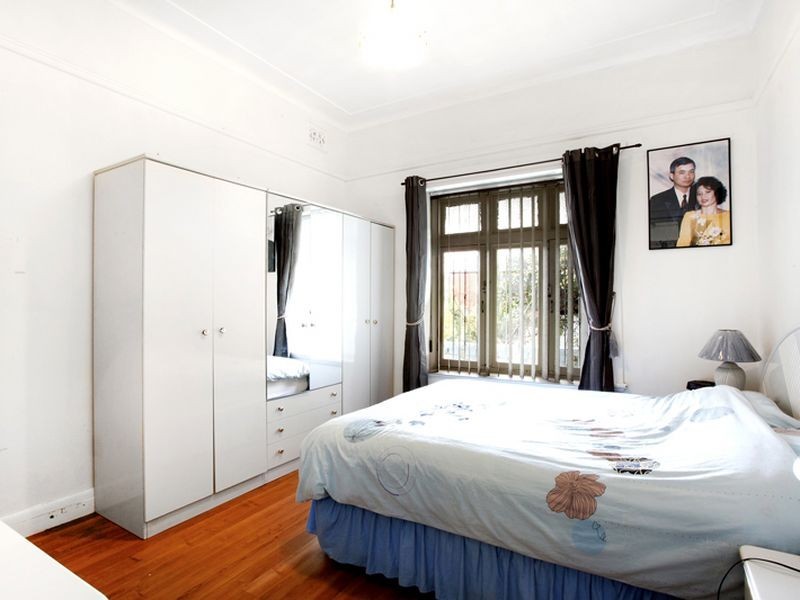 105 Meeks Rd, Marrickville NSW 2204