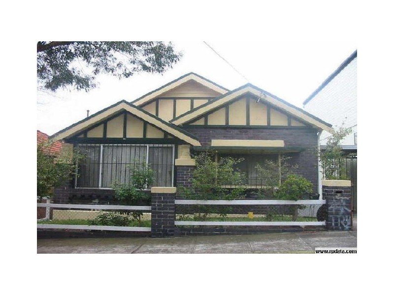 2A Charlotte Avenue, Marrickville NSW 2204