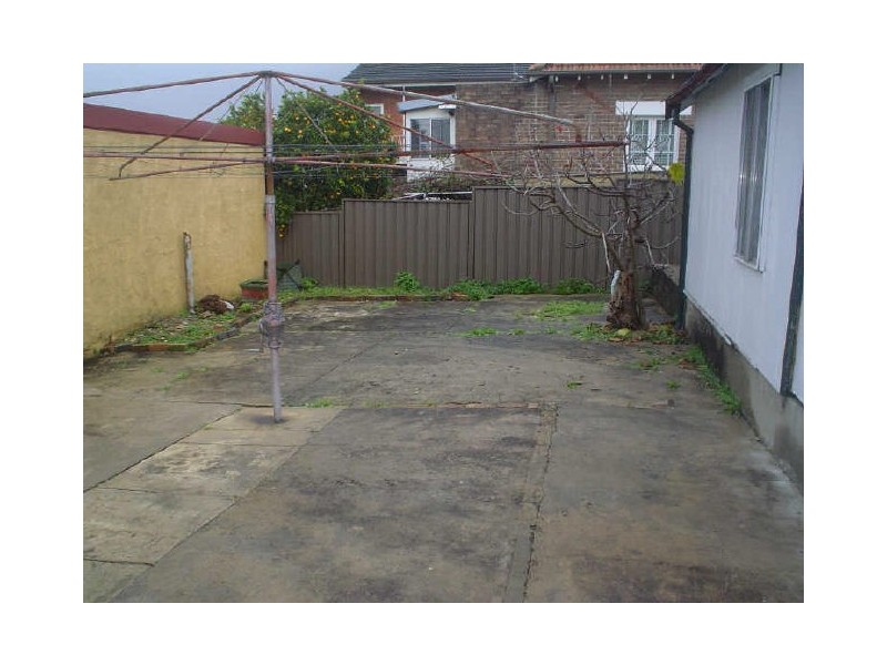 2A Charlotte Avenue, Marrickville NSW 2204