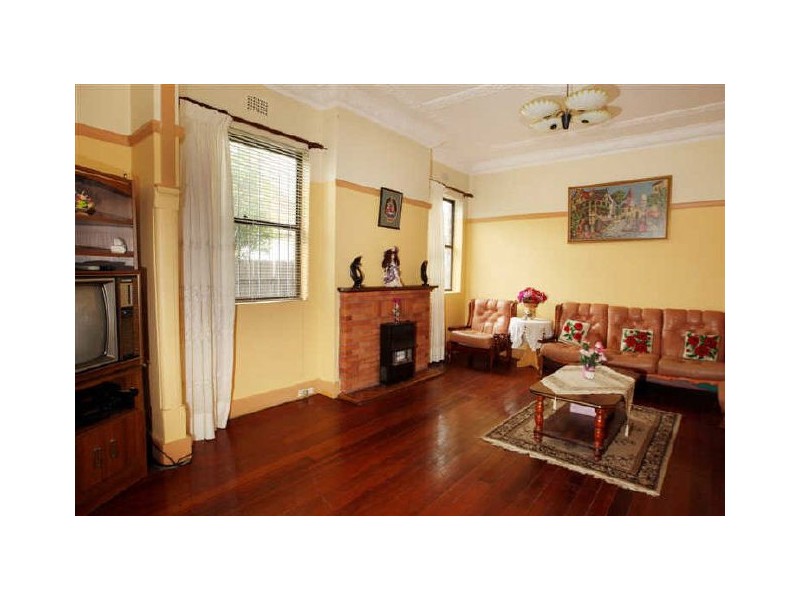 1 Warren Road, Marrickville NSW 2204