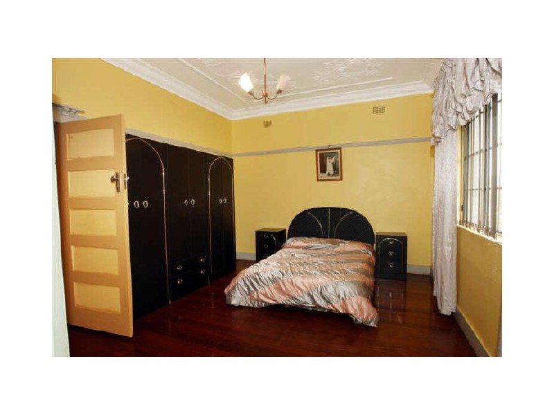 1 Warren Road, Marrickville NSW 2204