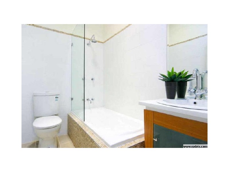 128 Warren Rd, Marrickville NSW 2204