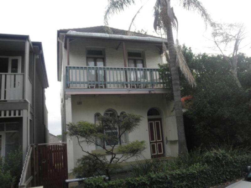 Upstairs/6 James Street, Petersham NSW 2049