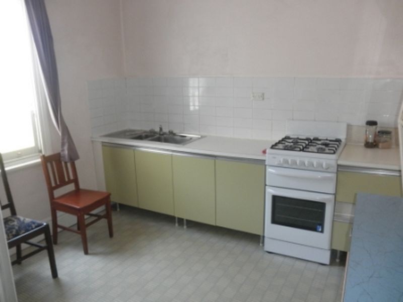 Upstairs/6 James Street, Petersham NSW 2049