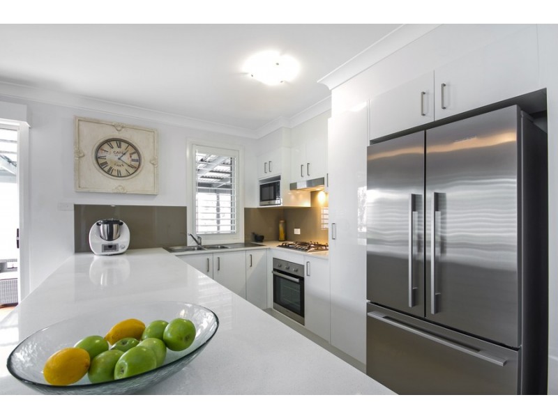 2/49 Lurnea Crescent, Valentine NSW 2280