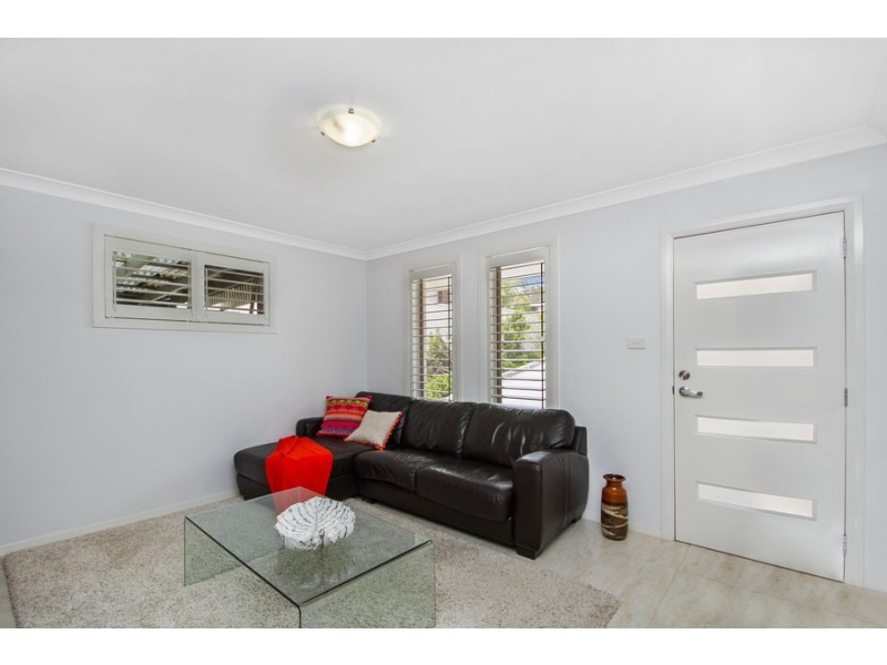 2/49 Lurnea Crescent, Valentine NSW 2280