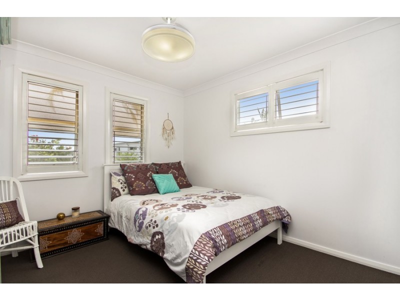 2/49 Lurnea Crescent, Valentine NSW 2280