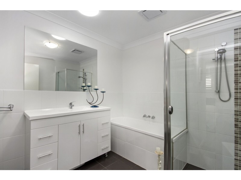 2/49 Lurnea Crescent, Valentine NSW 2280