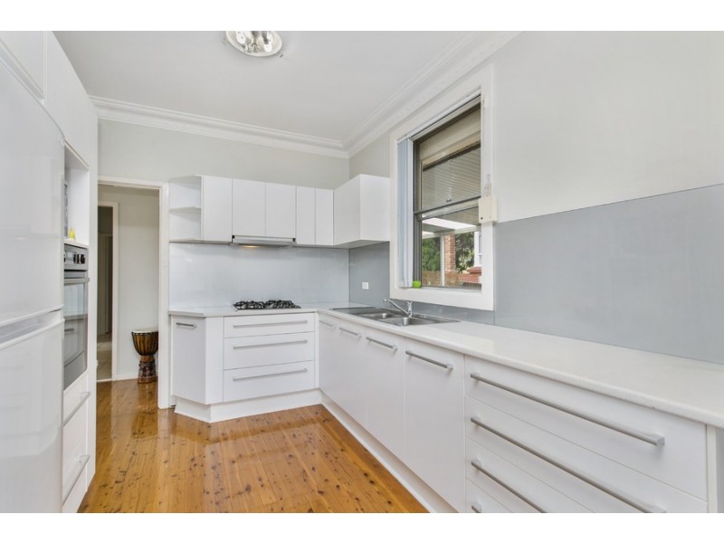 15 Tallawalla Road, Valentine NSW 2280