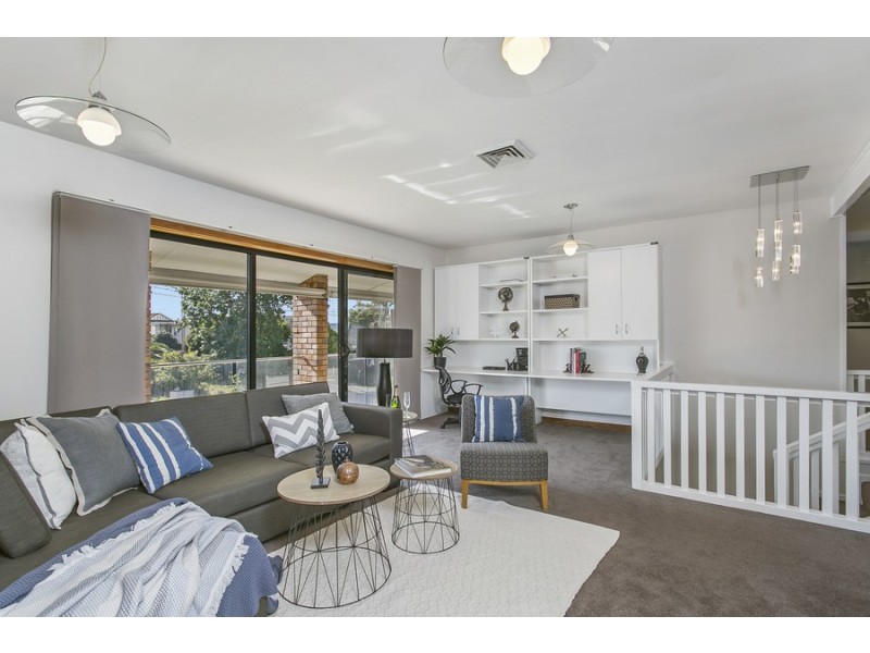 9 Valentine Crescent, Valentine NSW 2280