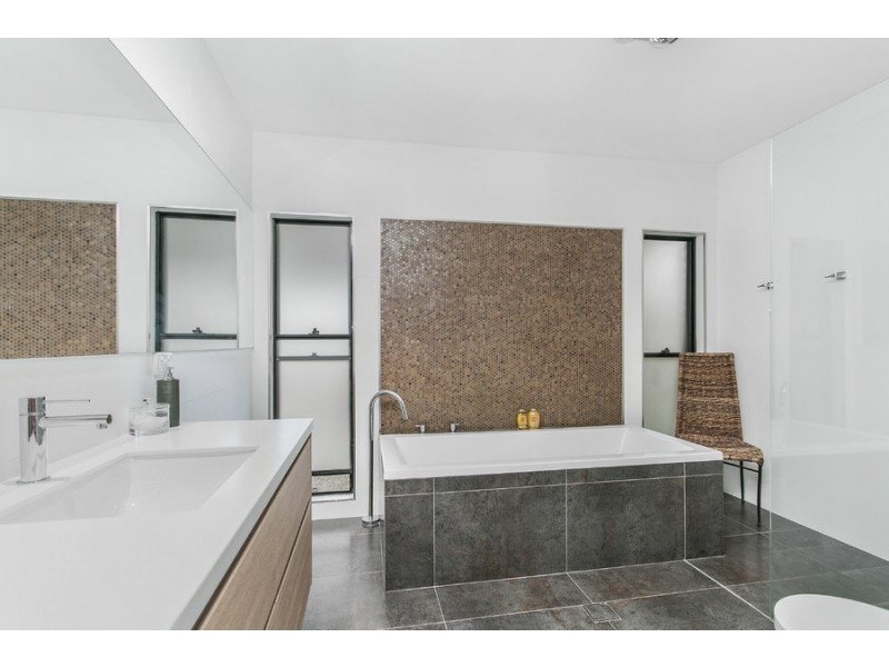 9 Valentine Crescent, Valentine NSW 2280