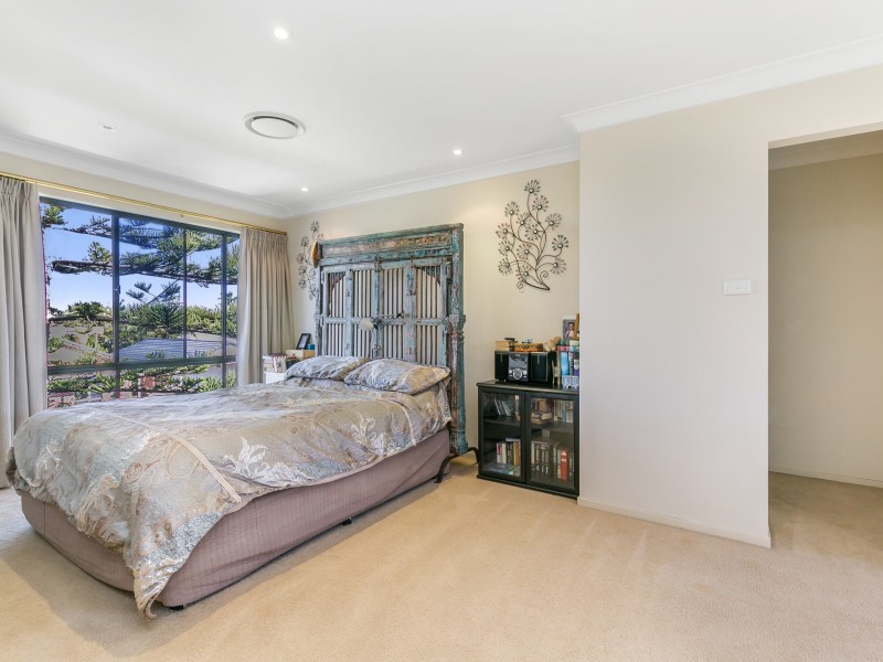 43 Hutchinson Street, Redhead NSW 2290