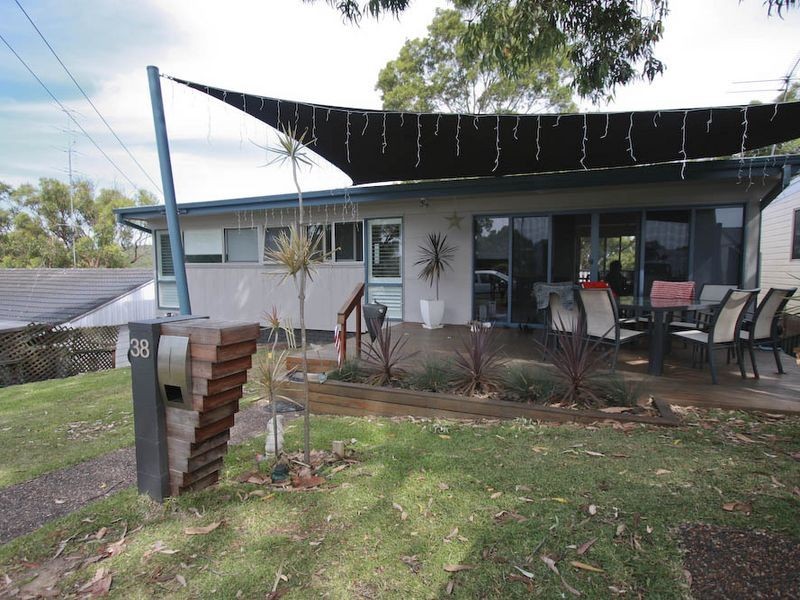 38 Andrew Road, Valentine NSW 2280